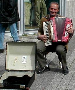 strassenmusik09.jpg (20402 Byte)