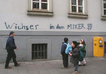 frauen_graffiti2b.JPG (14991 Byte)