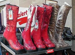 rote_stiefel.jpg (18221 Byte)